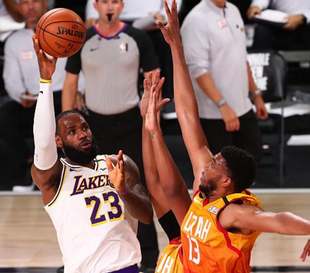  戈贝尔防守端制霸爵士险胜湖人