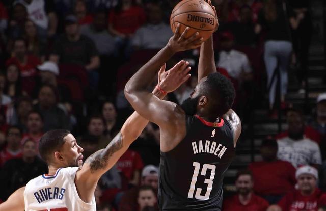  哈登组织串联盘活全队，快船五人上双击败雷霆